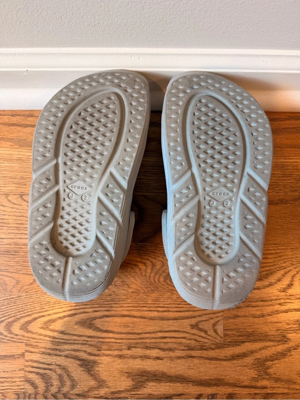 CROCS Off Grid Kids Clog - Light Gray Youth 2 - Picture 4 of 4